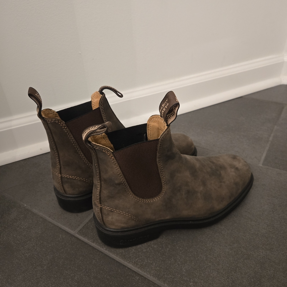 Blundstone Distressed Brown Chelsea Boots